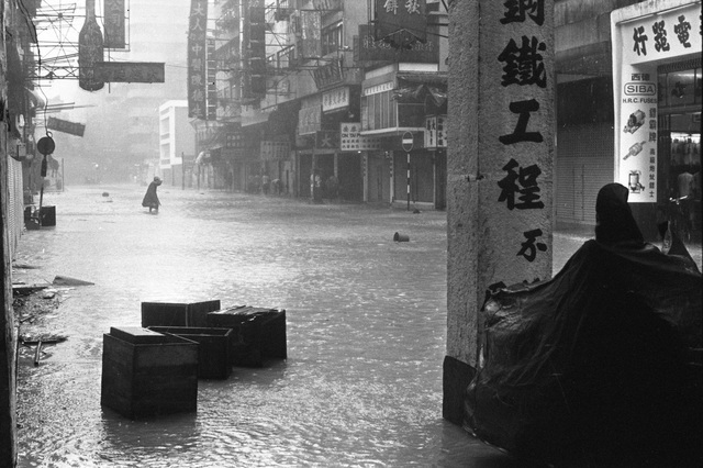 16 bức ảnh về trận bão lịch sử 40 năm trước ở Hồng Kong - 5