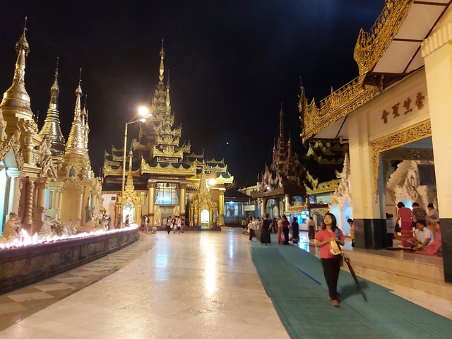 Độc đáo ngôi chùa dát 90 tấn vàng, gắn nghìn viên kim cương đắt giá ở Myanmar - 4