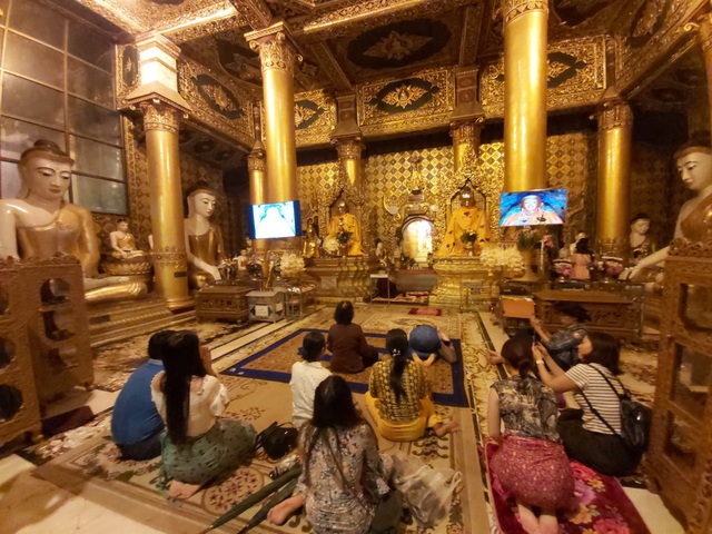 Độc đáo ngôi chùa dát 90 tấn vàng, gắn nghìn viên kim cương đắt giá ở Myanmar - 10