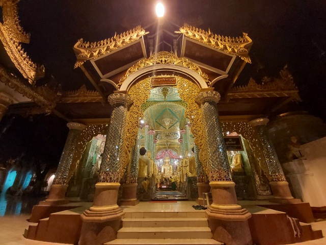 Độc đáo ngôi chùa dát 90 tấn vàng, gắn nghìn viên kim cương đắt giá ở Myanmar - 12