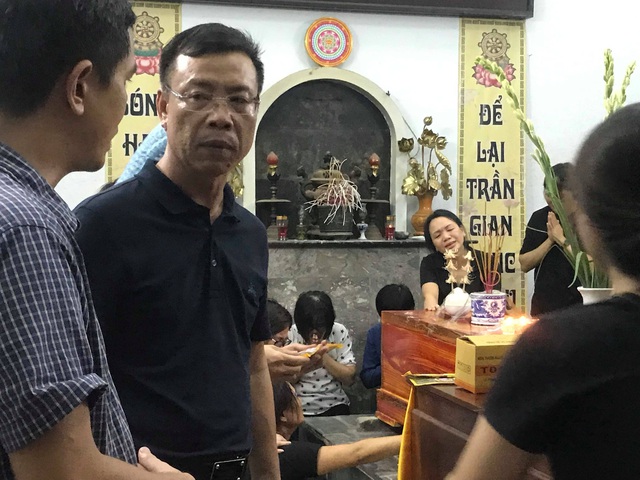 Đưa học sinh trường quốc tế nghi tử vong trên xe tuyến về quê an táng - 1 Đưa học sinh trường quốc tế nghi tử vong trên xe tuyến về quê an táng - 1