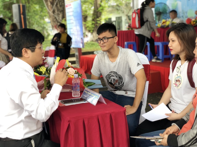 Thủ khoa trường ĐH Sư phạm Kỹ thuật TP.HCM đạt 27,85 điểm - 1