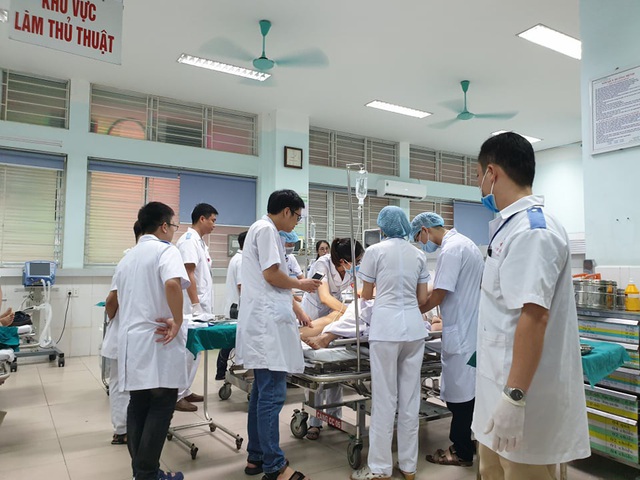 Sập giàn giáo, 9 người bị thương - 1 Sập giàn giáo, 9 người bị thương - 1