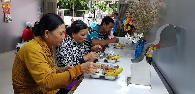 Những bữa cơm không đồng ấm lòng bệnh nhân nghèo - 4 Những bữa cơm không đồng ấm lòng bệnh nhân nghèo - 4