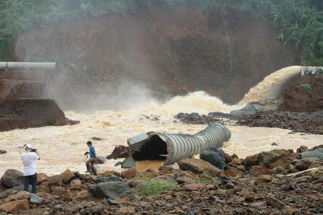 Vụ đập thủy điện suýt bị vỡ: Phó Thủ tướng yêu cầu kiểm tra công tác quản lý và vận hành - 2