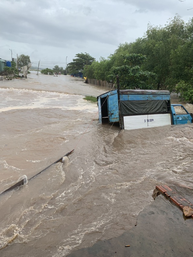 Nhìn lại 10 ngày đảo ngọc Phú Quốc quay cuồng trong trận lũ lụt chưa từng có - 3