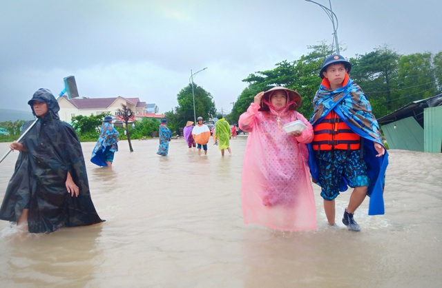 Nhìn lại 10 ngày đảo ngọc Phú Quốc quay cuồng trong trận lũ lụt chưa từng có - 10