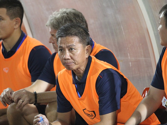 HLV Hoàng Anh Tuấn thất vọng sau trận hòa U18 Thái Lan - 1