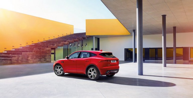 Crossover của Jaguar Land Rover có thể dùng khung gầm BMW - 1
