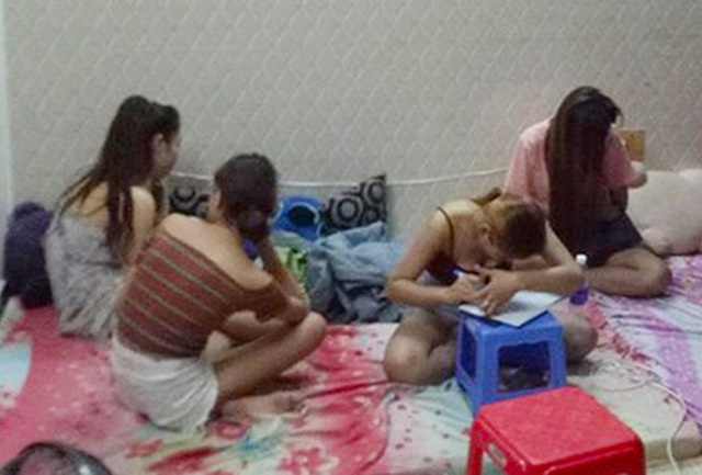 Sự thật phía sau những ánh đèn mờ - 2