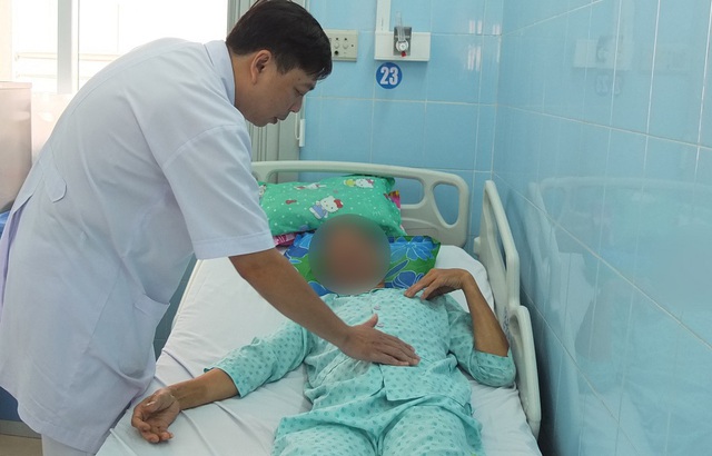 B&aacute;c sĩ hoảng hốt ph&aacute;t hiện &ldquo;quả bom nổ chậm&rdquo; trong bụng bệnh nh&acirc;n - 2