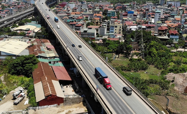 Hà Nội: Hiện trạng mặt đường cầu Thăng Long xuống cấp thảm hại - 2