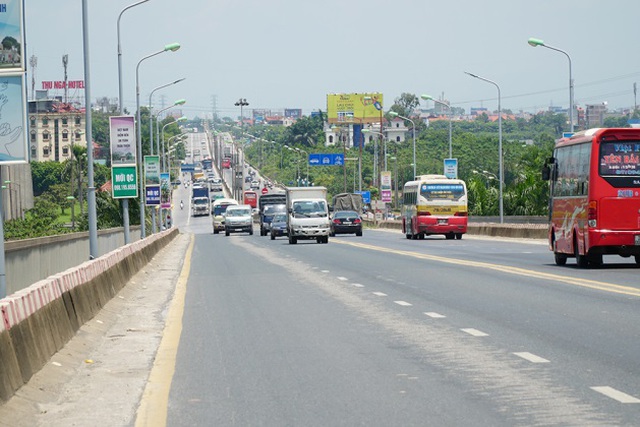 Hà Nội: Hiện trạng mặt đường cầu Thăng Long xuống cấp thảm hại - 10