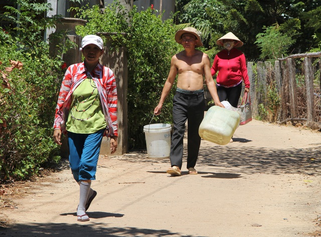 Phú Yên nắng hạn suốt nhiều tháng, hơn 9.000 hộ dân “khát nước” trầm trọng - 4