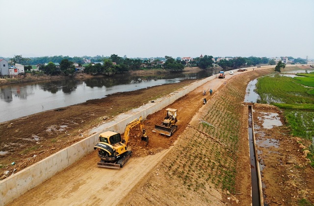 Toàn cảnh tuyến đê bê tông khổng lồ ngăn lụt cho nội thành Hà Nội - 4