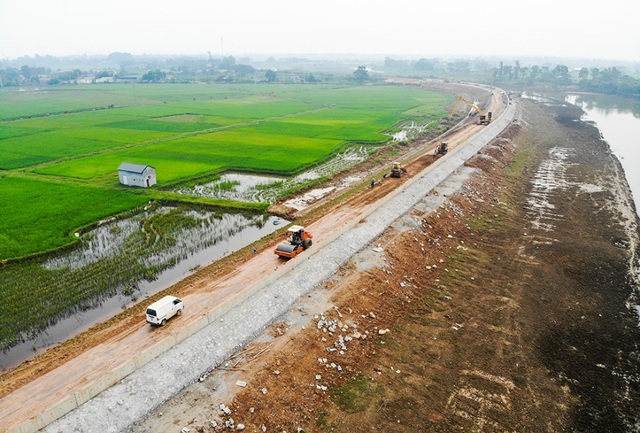 Toàn cảnh tuyến đê bê tông khổng lồ ngăn lụt cho nội thành Hà Nội - 9