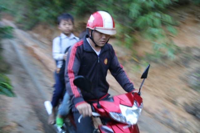 Nơi học sinh đến trường từ 4 rưỡi sáng, hàng trăm đứa trẻ thất học, mù chữ - 8 Nơi học sinh đến trường từ 4 rưỡi sáng, hàng trăm đứa trẻ thất học, mù chữ - 8