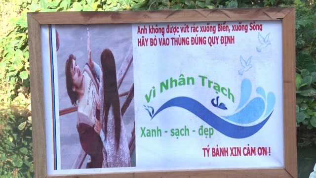 Chuyện người v&aacute;c t&ugrave; v&agrave; h&agrave;ng tổng, dọn r&aacute;c l&agrave;m sạch m&ocirc;i trường l&agrave;ng biển - 2