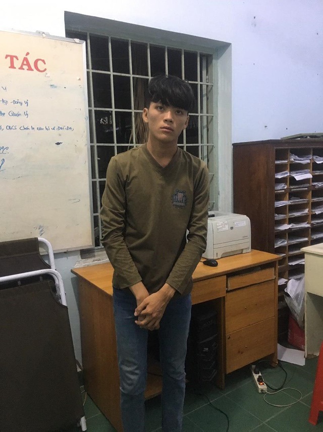 Công an hóa trang Grab bắt kẻ hiếp dâm trẻ dưới 13 tuổi - 1 Công an hóa trang Grab bắt kẻ hiếp dâm trẻ dưới 13 tuổi - 1