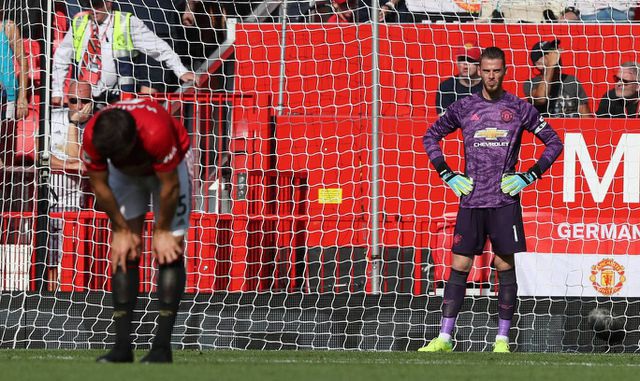 Man Utd thất bại trước Crystal Palace do... cà khịa Chelsea - 1