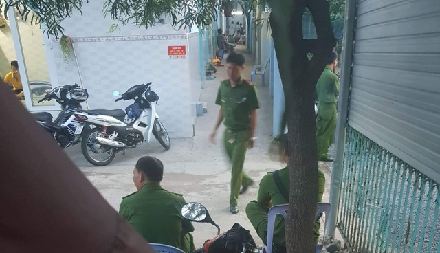 Điều tra nguyên nhân tử vong bất thường của 2 cha con trong phòng trọ - 1 Điều tra nguyên nhân tử vong bất thường của 2 cha con trong phòng trọ - 1