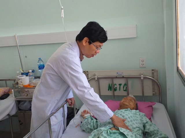 Cảnh giác với biểu hiện đau bụng ở người cao tuổi - 2 Cảnh giác với biểu hiện đau bụng ở người cao tuổi - 2