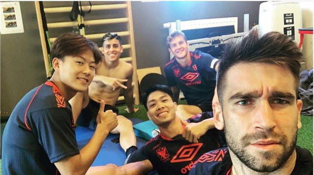 Vừa tới Sint-Truidense, “Messi Hàn Quốc” đã chơi thân với Công Phượng - 2 Vừa tới Sint-Truidense, “Messi Hàn Quốc” đã chơi thân với Công Phượng - 2