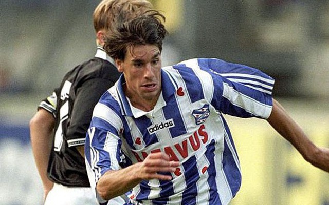 Đội bóng vừa chiêu mộ Đoàn Văn Hậu từng sở hữu Van Nistelrooy - 1