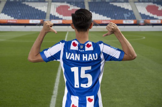 SC Heerenveen mở bán áo đấu của Văn Hậu tại Việt Nam - 1