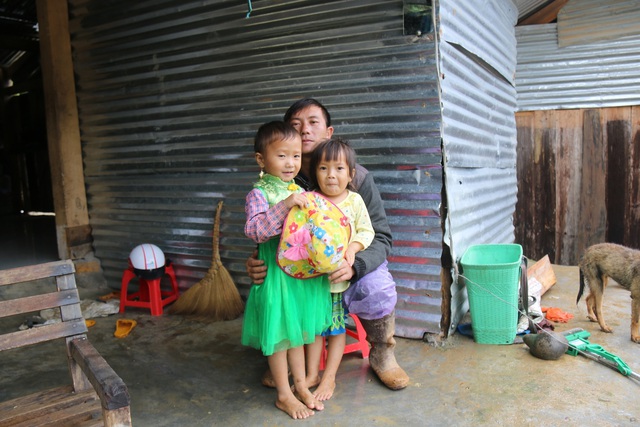 Con được đi học, phụ huynh Suối Phèn hạnh phúc vì giấc mơ thành hiện thực - 3 Con được đi học, phụ huynh Suối Phèn hạnh phúc vì giấc mơ thành hiện thực - 3