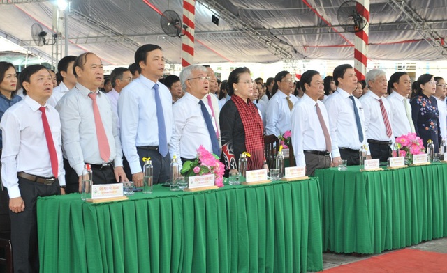 Chủ tịch Quốc hội Nguyễn Thị Kim Ngân dự khai giảng tại ngôi trường đạt chuẩn quốc gia đầu tiên ở miền Tây - 2 Chủ tịch Quốc hội Nguyễn Thị Kim Ngân dự khai giảng tại ngôi trường đạt chuẩn quốc gia đầu tiên ở miền Tây - 2