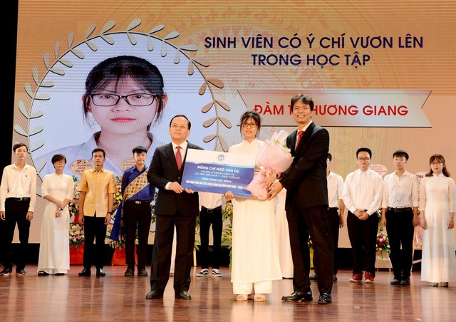 Thủ khoa trường ĐH Kinh tế quốc dân đến từ Ninh Bình với số điểm 29,25 điểm - 3 Thủ khoa trường ĐH Kinh tế quốc dân đến từ Ninh Bình với số điểm 29,25 điểm - 3