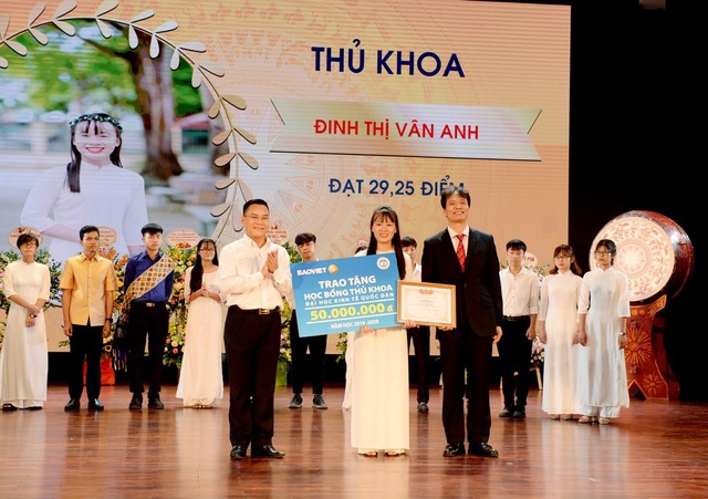 Thủ khoa trường ĐH Kinh tế quốc dân đến từ Ninh Bình với số điểm 29,25 điểm - 1 Thủ khoa trường ĐH Kinh tế quốc dân đến từ Ninh Bình với số điểm 29,25 điểm - 1