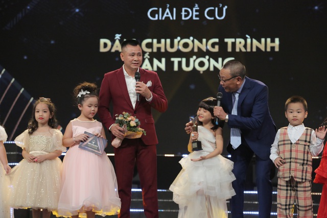 NSND Trung Anh bối rối, Bảo Thanh bật khóc khi nhận giải Diễn viên ấn tượng - 15 NSND Trung Anh bối rối, Bảo Thanh bật khóc khi nhận giải Diễn viên ấn tượng - 15