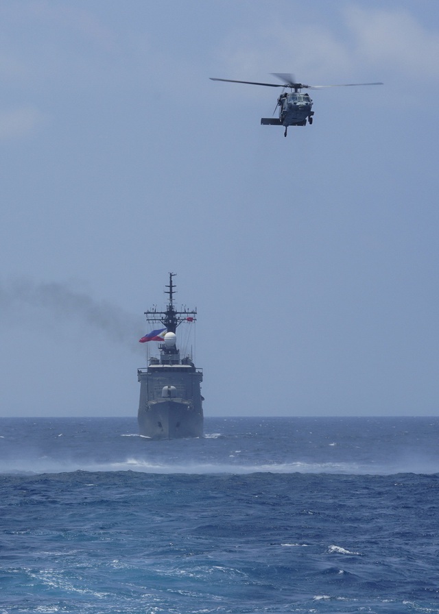 Khoảnh khắc ấn tượng trong cuộc diễn tập h&agrave;ng hải Mỹ - ASEAN đầu ti&ecirc;n - 5