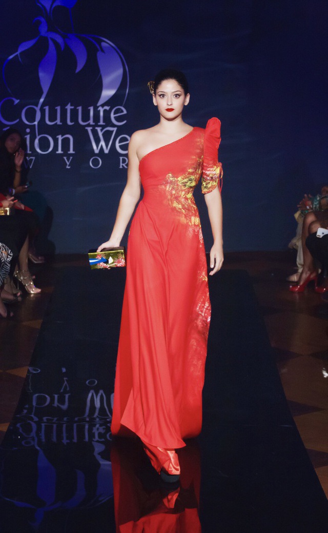 30 chiếc nón dát vàng cùng di sản Việt mở màn New York Couture Fashion Week - 16