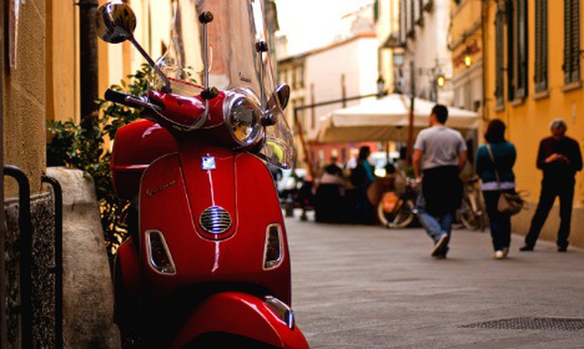 Xe Vespa cổ bị cấm lưu hành trên chính quê hương Italia - 1