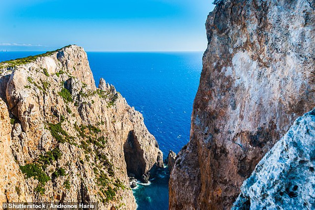 Hòn đảo Hy Lạp tuyệt đẹp cho tiền và đất để người dân chuyển đến ở - 2