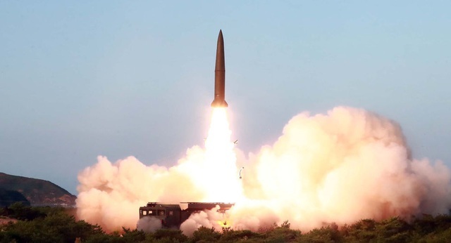 Triều Tiên phóng hai tên lửa sau đề xuất đàm phán với Mỹ - 1