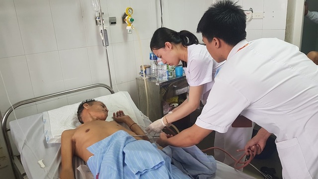 Điều trị thành công ổ cặn mủ màng phổi cho bệnh nhân người Lào - 2