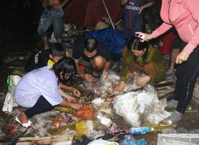 Vài chục tỷ đồng ra tro sau đám cháy lớn ở chợ Mộc Bài - 8 Vài chục tỷ đồng ra tro sau đám cháy lớn ở chợ Mộc Bài - 8
