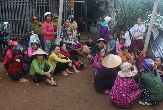 Vài chục tỷ đồng ra tro sau đám cháy lớn ở chợ Mộc Bài - 6 Vài chục tỷ đồng ra tro sau đám cháy lớn ở chợ Mộc Bài - 6
