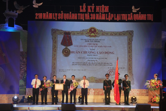 Mảnh đất khốc liệt “81 ngày đêm Thành Cổ” đón nhận Huân chương Lao động hạng Nhất - 1 Mảnh đất khốc liệt “81 ngày đêm Thành Cổ” đón nhận Huân chương Lao động hạng Nhất - 1