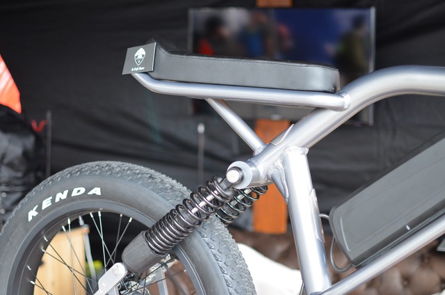 Soi chi tiết chiếc xe đạp điện cá tính, linh hoạt bậc nhất Le Cafe Racer - 9