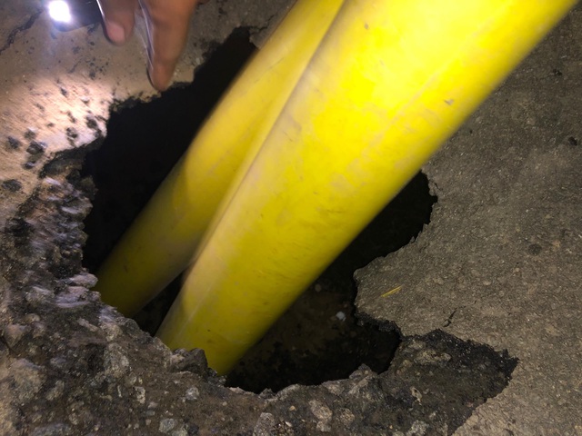 Xuất hiện hố sâu bất thường trên quốc lộ 1A - 2