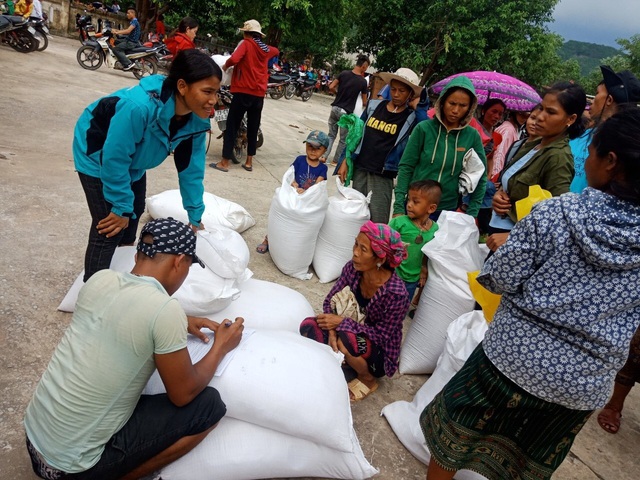 Phân bổ 1.000 tấn gạo cho người dân vùng lũ - 2