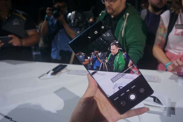 Cận cảnh bộ đôi Huawei Mate 30/30 Pro thiết kế hoàn toàn mới vừa ra mắt - 5 Cận cảnh bộ đôi Huawei Mate 30/30 Pro thiết kế hoàn toàn mới vừa ra mắt - 5