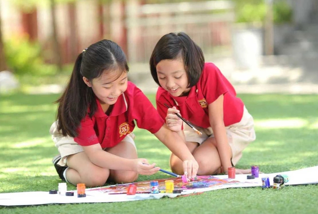 Phụ huynh trường quốc tế bật khóc nhìn suất ăn của con - 4 Phụ huynh trường quốc tế bật khóc nhìn suất ăn của con - 4