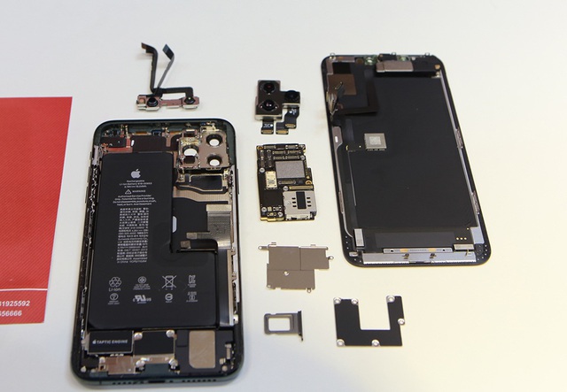Mổ bụng chiếc iPhone 11 Pro Max màu rêu đầu tiên tại Hà Nội - 8 Mổ bụng chiếc iPhone 11 Pro Max màu rêu đầu tiên tại Hà Nội - 8