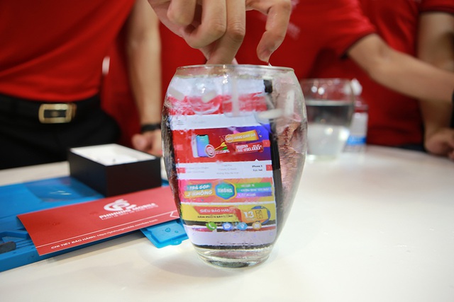 Mổ bụng chiếc iPhone 11 Pro Max màu rêu đầu tiên tại Hà Nội - 4 Mổ bụng chiếc iPhone 11 Pro Max màu rêu đầu tiên tại Hà Nội - 4